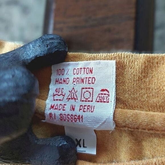 Vtg bumblebee yellow Nazca Peru graphic t-shirt - Picture 4 of 11